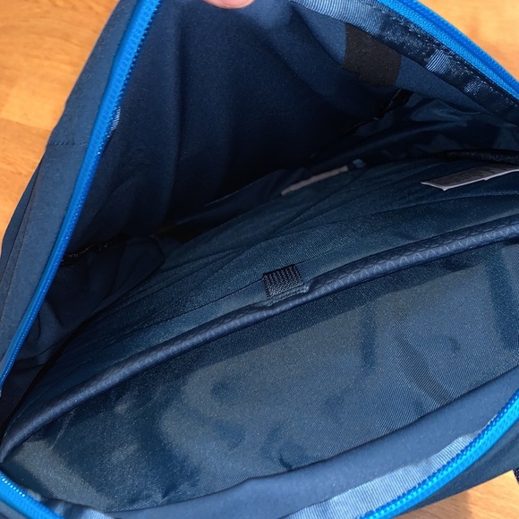 NWT The North Face Advant 20 Backpack - Picture 9 of 15